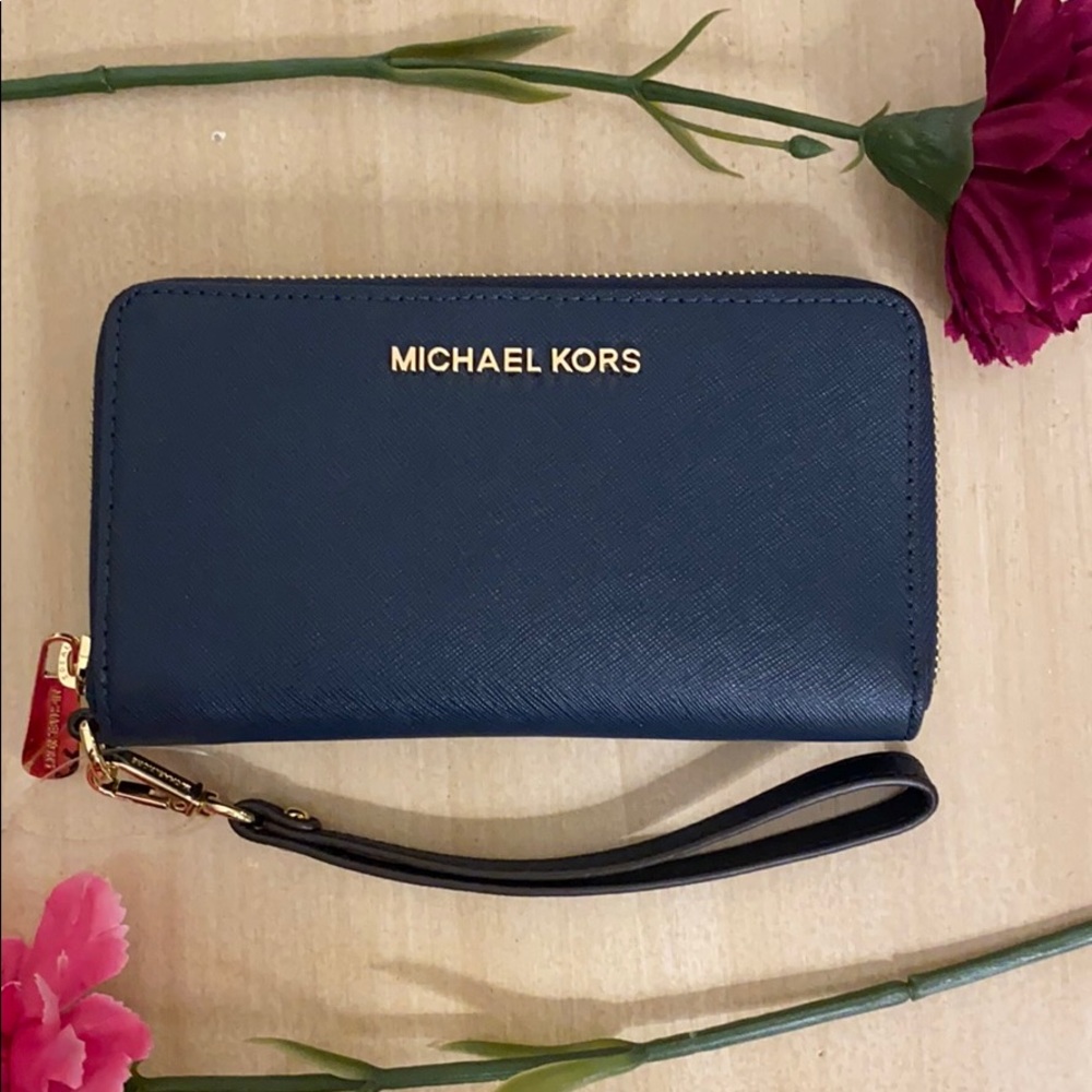 Michael Kors Jet Set Travel Multifunction Wallet